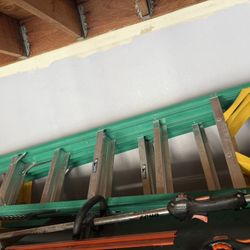 6 Foot fiberglass Ladders