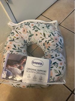 Bobby nursing pillow