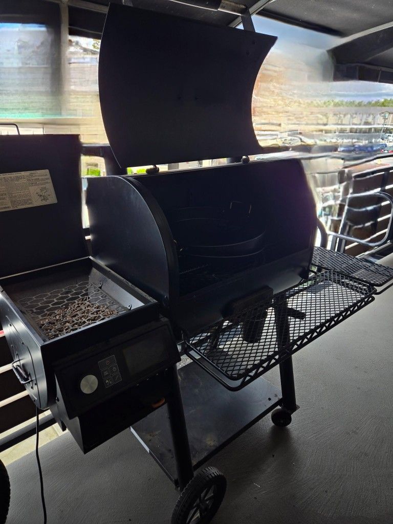 Oklahoma JOES Pallet, Smoker And Grill