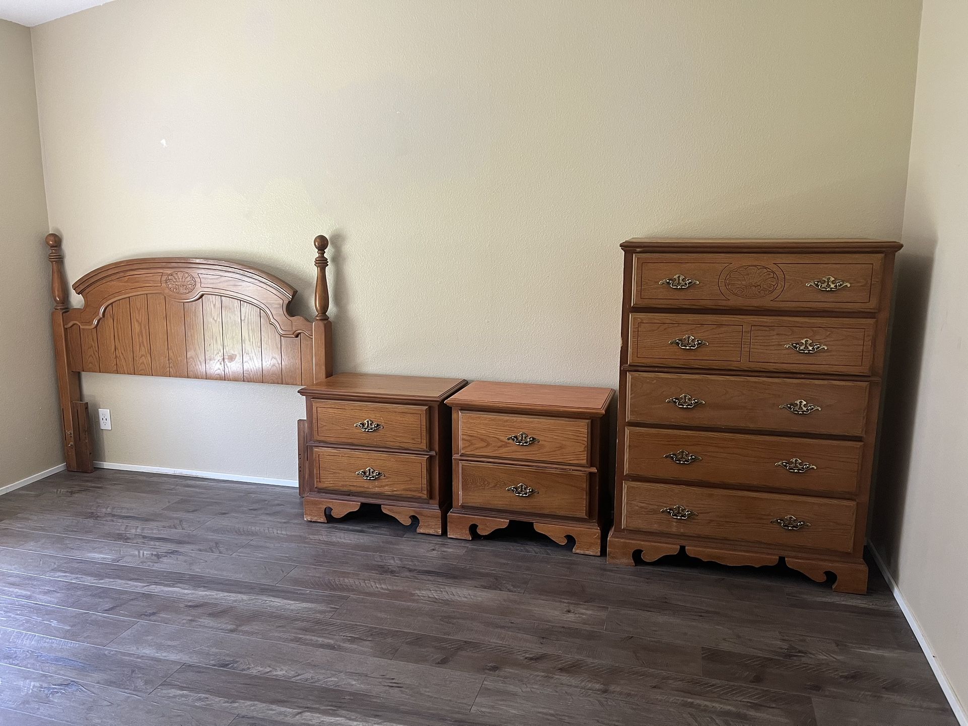 Queen Oak 4 piece Bedroom Set