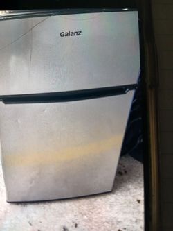 Mini fridge GALANZ $100