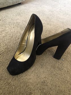 Thick heel pumps
