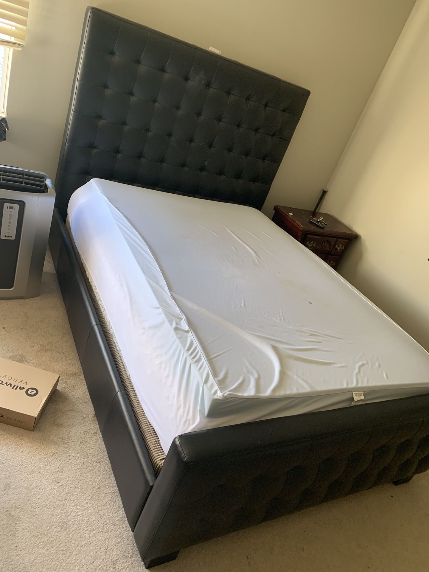 Serta mattress bed frame and box spring queen for Sale in San