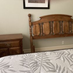 Beautiful 5 Piece Solid Wood Queen Bedroom Set