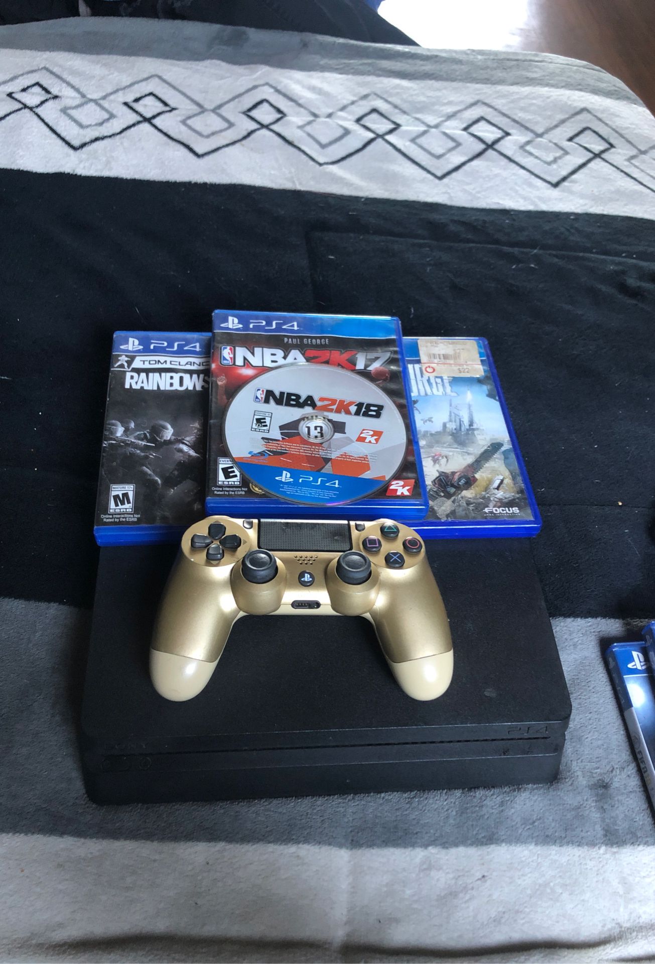 Ps4 slim comes with gold controller n 4 games