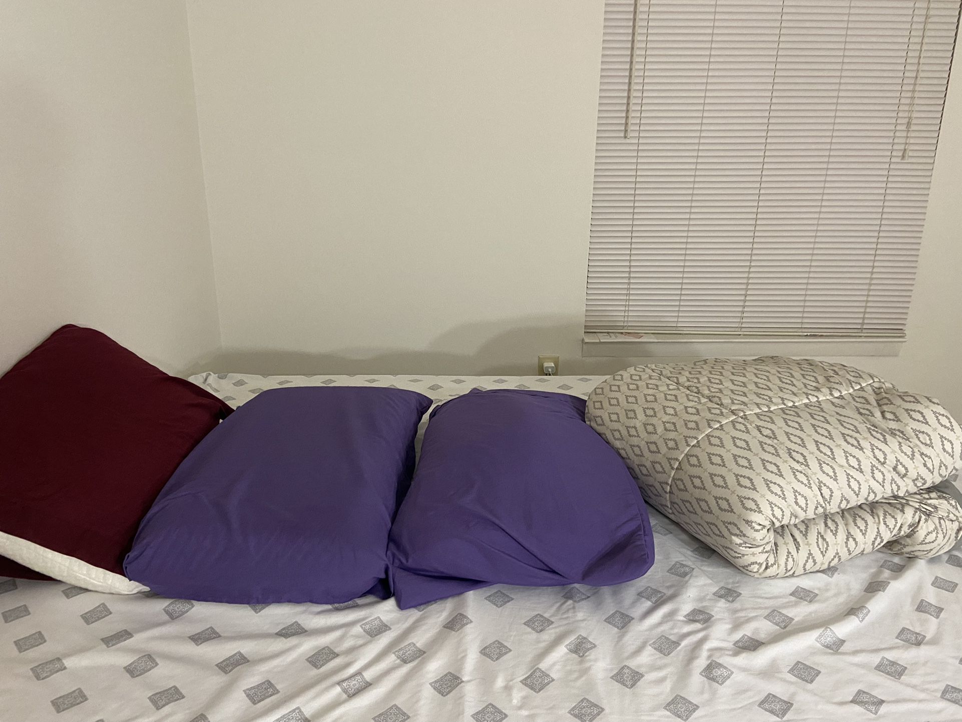 Pillows, Comforter