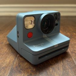 Polaroid Now + Camera 
