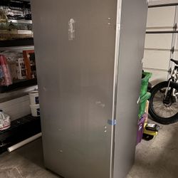 Frigidaire Professional 19 cu. ft. Single-door freezer (Brand new)