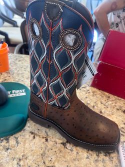 Woman boots size 6B