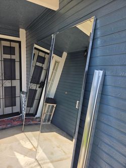 Closet sliding door 30iin xb80in (2pcs) $275