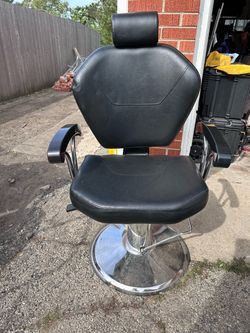 Black Hydraulic Barber Chair