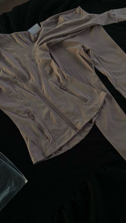 Lululemon leggings and top