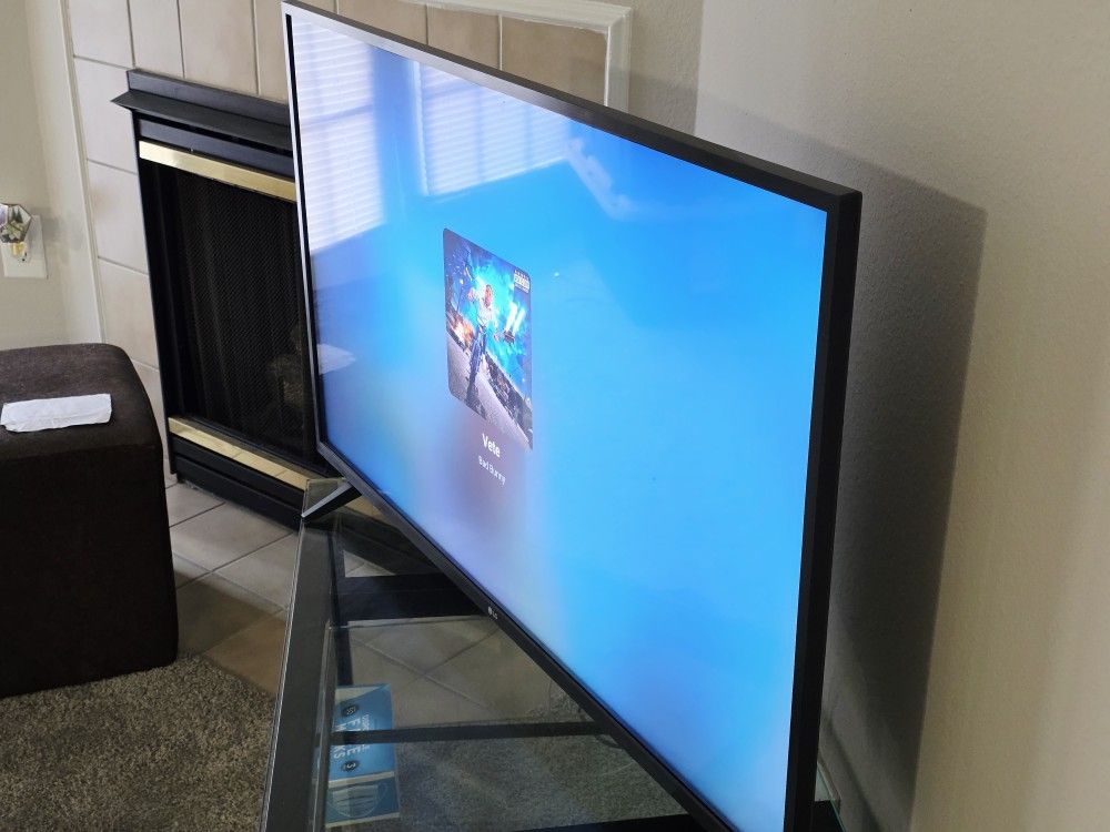 LG 32in 4K TV