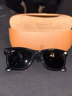 Ray-Ban Meta Smart Glasses with Case