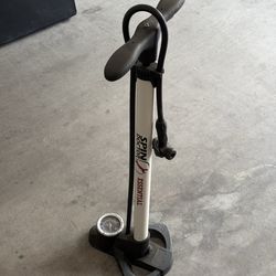 Decent cycling floor pump