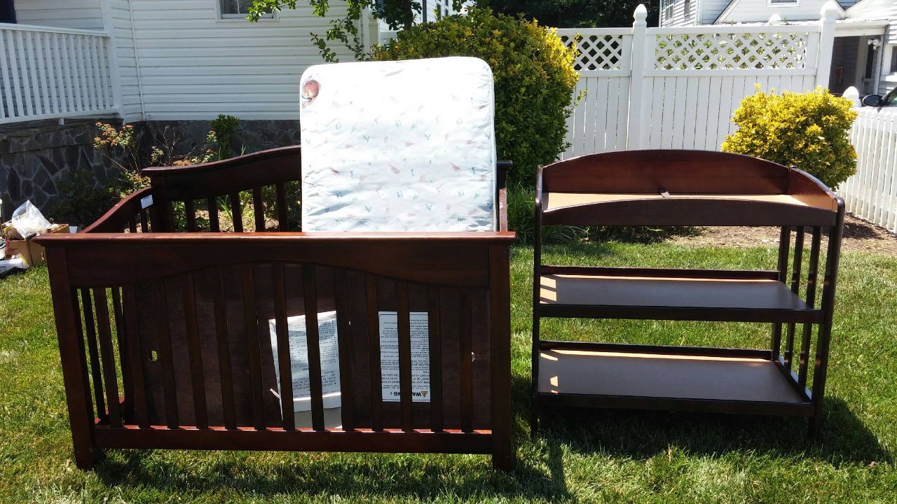 Full Size Crib and Changing Table