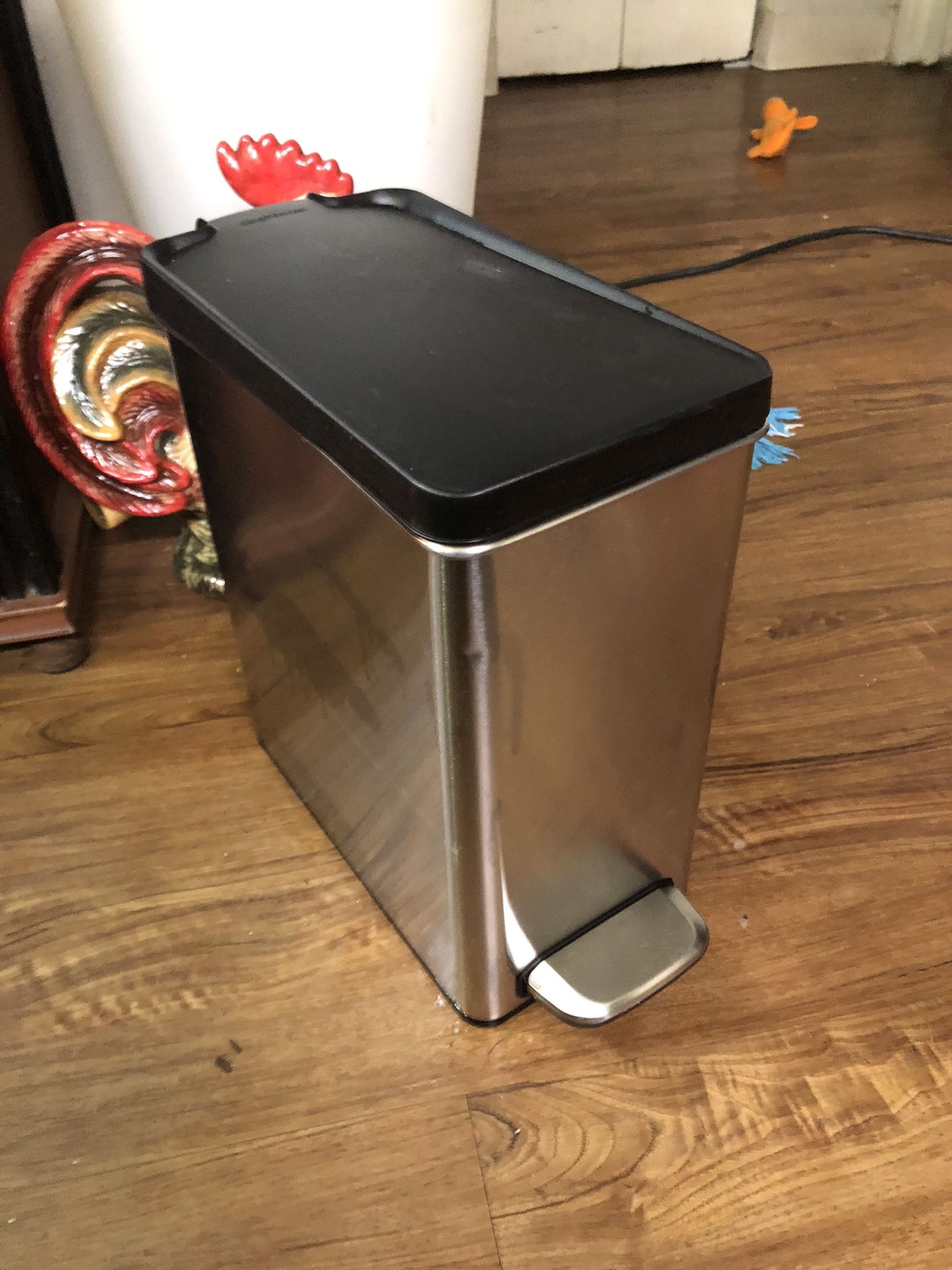 Small Trash Can w/ Foot Ouch Opener, Pull Out Plastic Liner