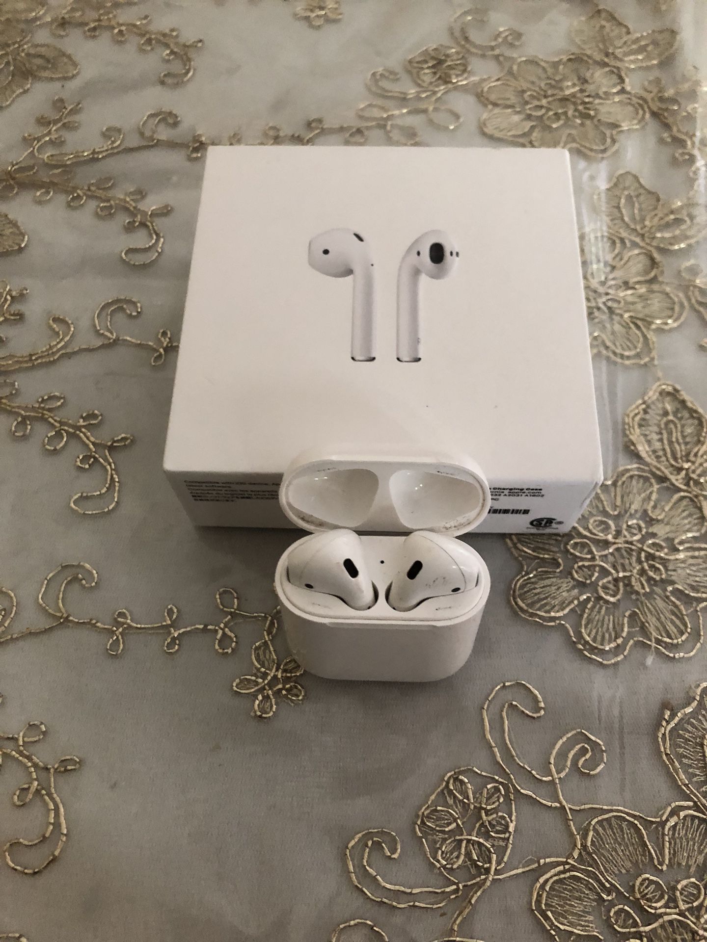 Apple AirPods Gen 2 + Barely Used