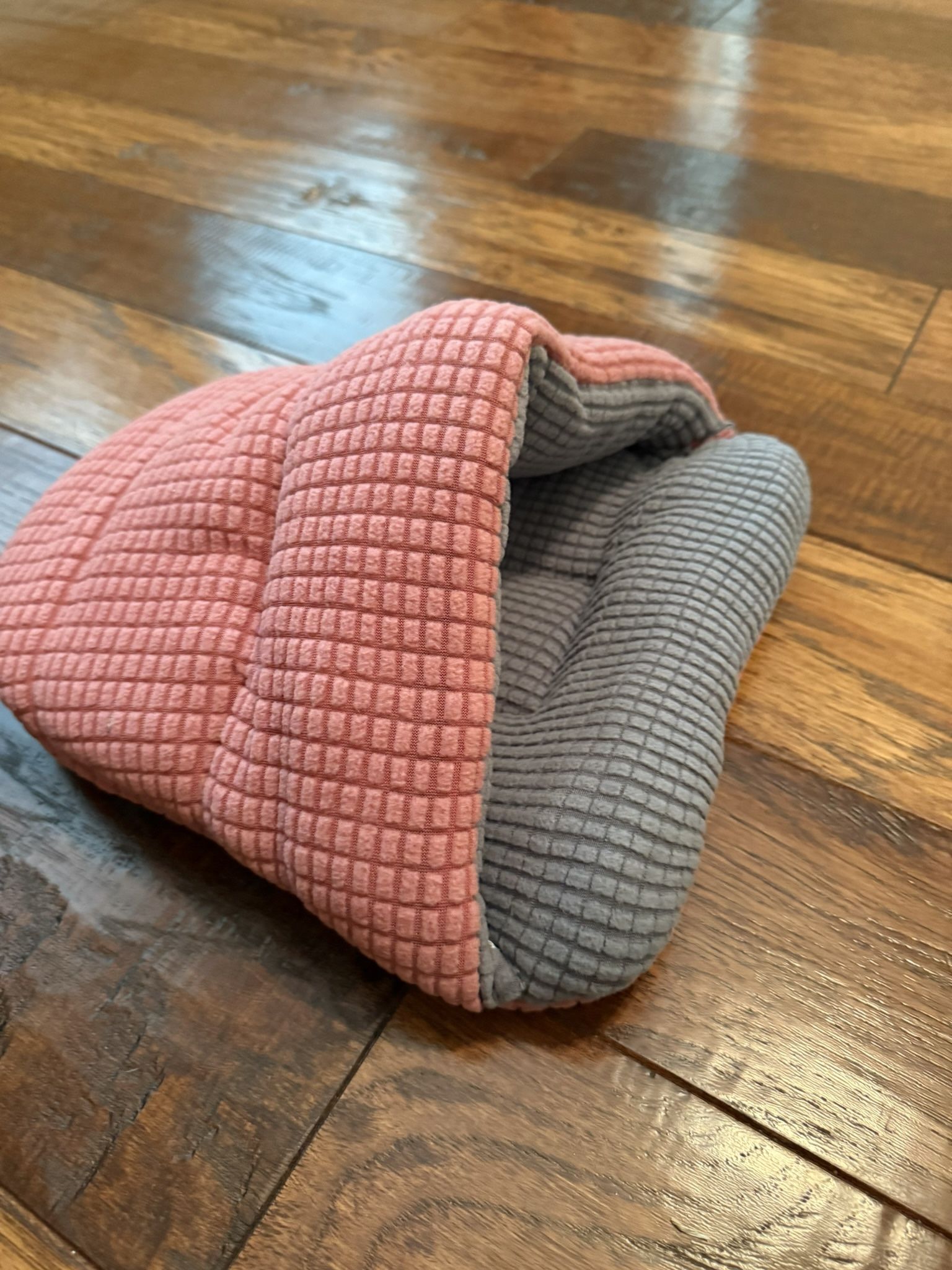 New Small Animal Soft Hiding Hut Bed