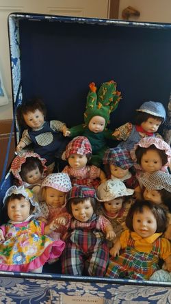 Lot of 12 Vintage Baby Dolls  and Vintage picture and bowl