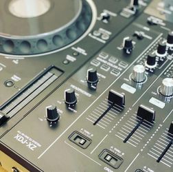 ON SALE ! 今週末までSALE価格！ PIONEER DJ SYSTEM Pioneer DJ XDJ-XZ Professional All-in-One DJ System - Black