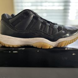 Jordan 11 Retro Low 72-10 Size 9.5 Used 