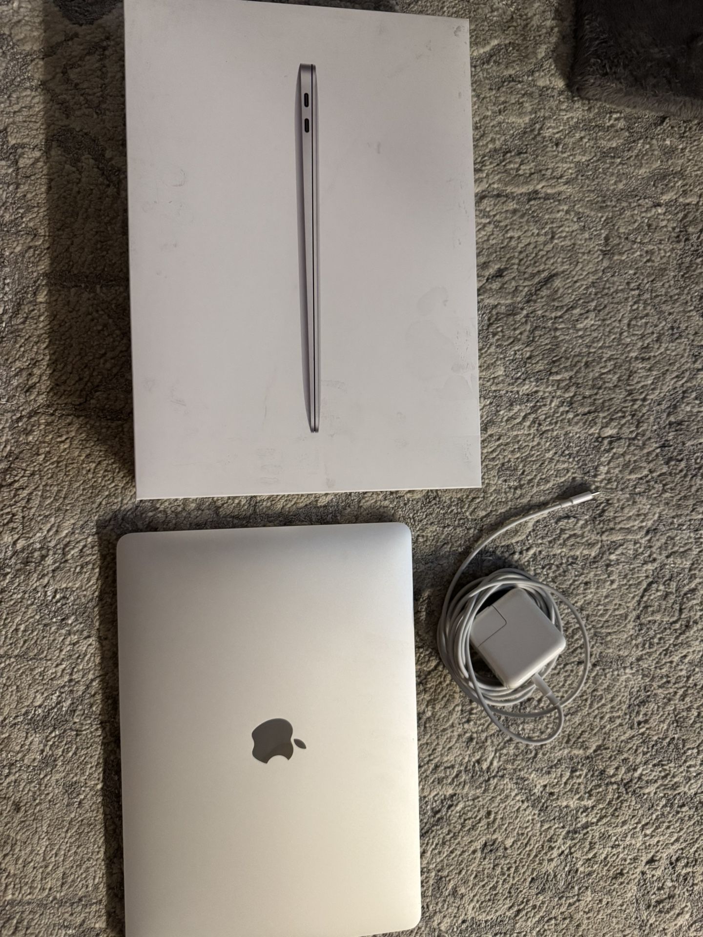Mac Book Air 13.3 SILVER/1.1GHZ DC/8GB/256GB-USA