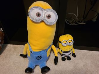 Set of 2 minion plushies from universal studios