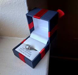 925 Sterling Silver Ring with White Sapphire Lab Diamonds (Sz. 9)