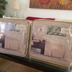 Beautiful Set Of 2 Twin Size Comforter Brand New 