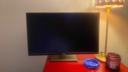Selling a Dell 24-inch monitor in great condition. Works perfectly with a clear screen—no cracks or dead pixels.
