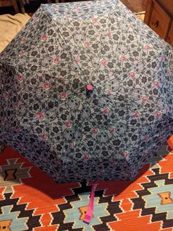 ☂️🍬💀 🌹 Betsey Johnson Compact Sugar Skull Umbrella 🌹☔🍬💀 NEW  🍬💀 Christmas 🎄 🍬💀 🎁 Birthday  🍬💀  *ONLY 1 LEFT *