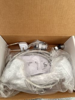 New - Shower head, (3) water faucet aerators