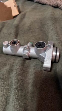 Brand new brake master cylinder with out reservoir