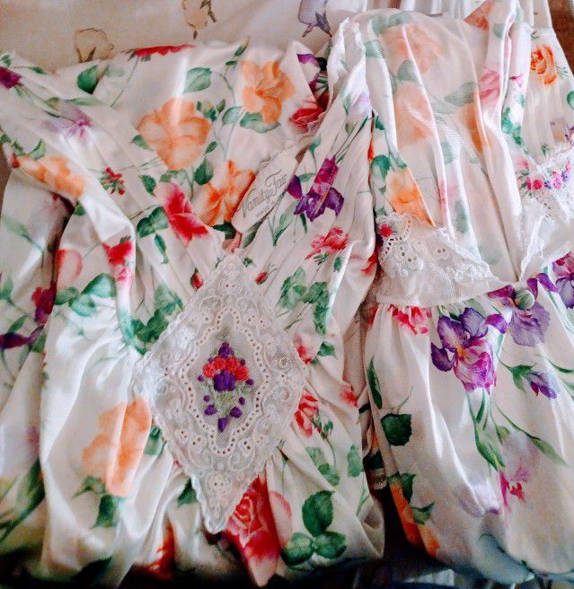 Ladies Medium Nightgown & Robe Set 