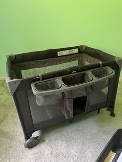Baby Bassinet & Playard with free cover – New/Unused – Excellent Condition – Portable Crib