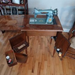 Deluxe Home Mark Mid 20th Century Sewing Machine 