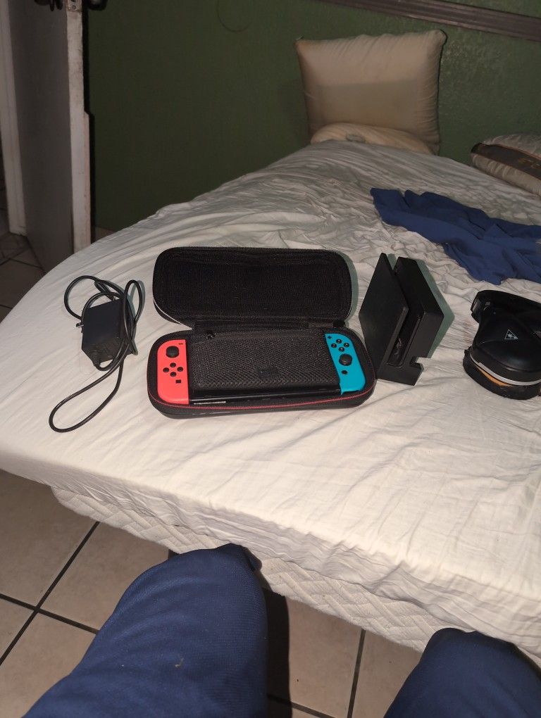 Nintendo Switch Plus Mario Cart Game