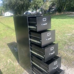 XL Filing cabinet with key