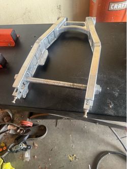 Aftermarket swing arm for road gilde