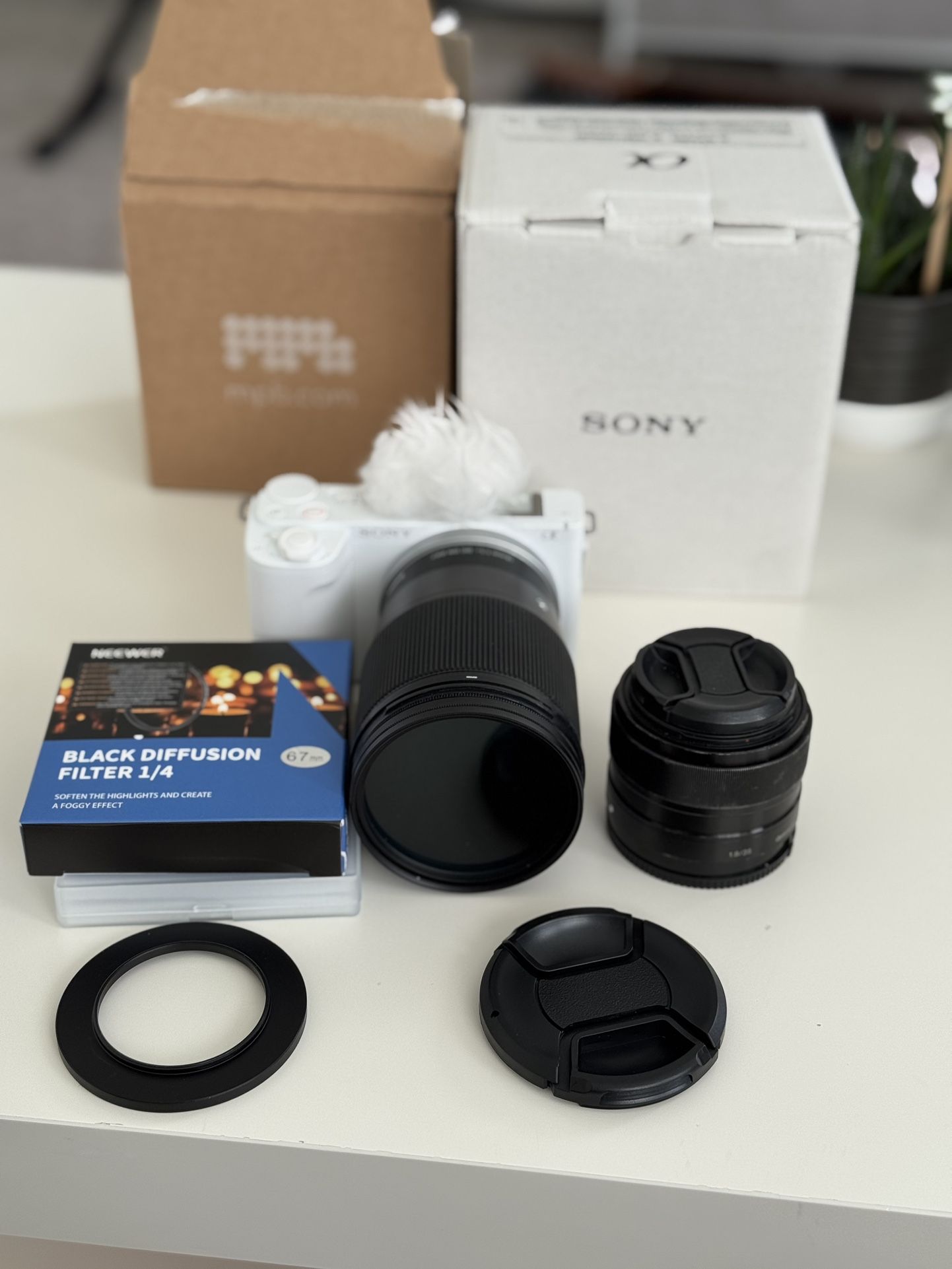 Sony ZV-E10 Mark II + Sigma 16mm f/1.4 + Sony 35mm f/1.8 – Excellent Condition