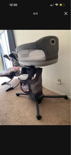 Chicco Bassinet with caddy
