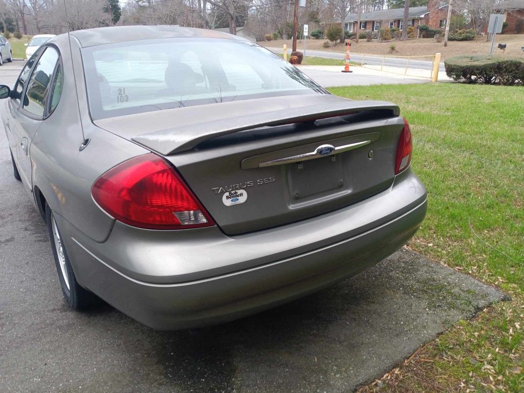 2003 Ford Taurus