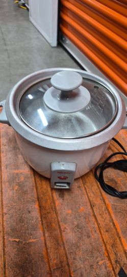 Small rice cooker