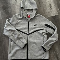 Nike tech Size L