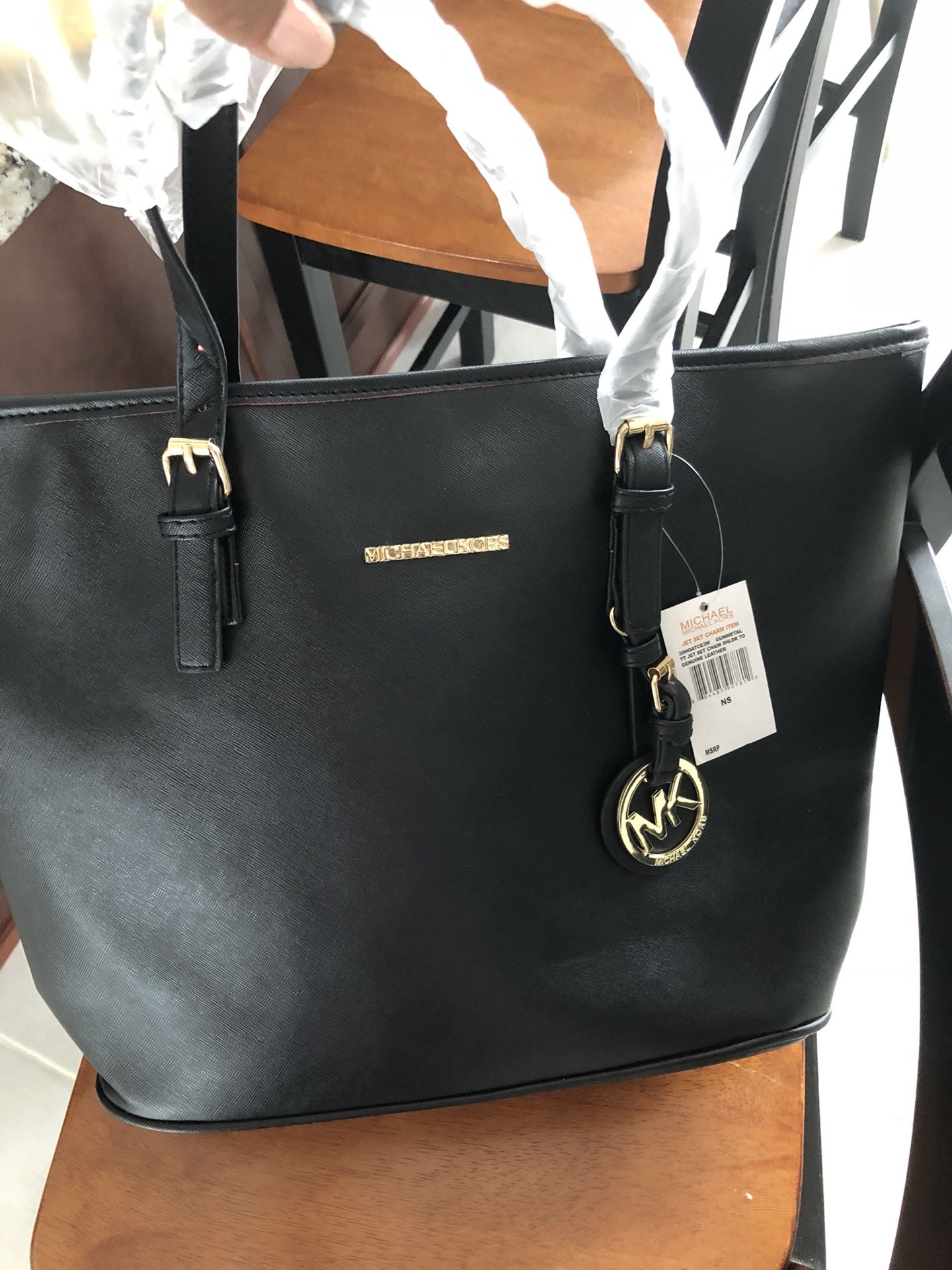 Mk handbag new never used color black