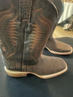 Men’s boots size 6