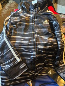 New set Adidas  size 4 boy