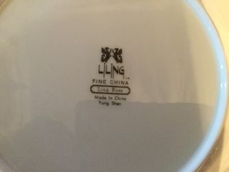 LiLing Fine China set for 8 people(Excellent condition)
