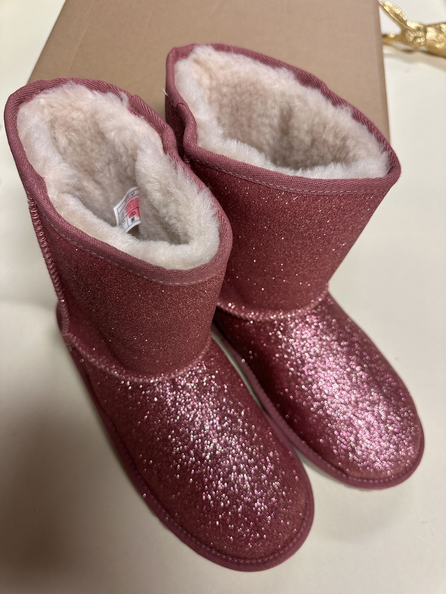 UGG. Rand New Size 5 Glitter Pink Boots 